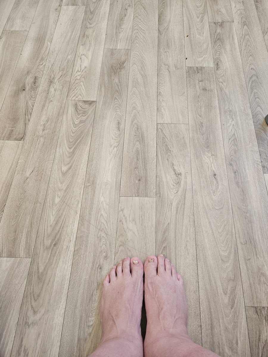 Franckdu54's tweet photo. Rien de mieux pieds nu avec ce soleil et cette chaleur à profiter https://t.co/bIdl4rTaqj