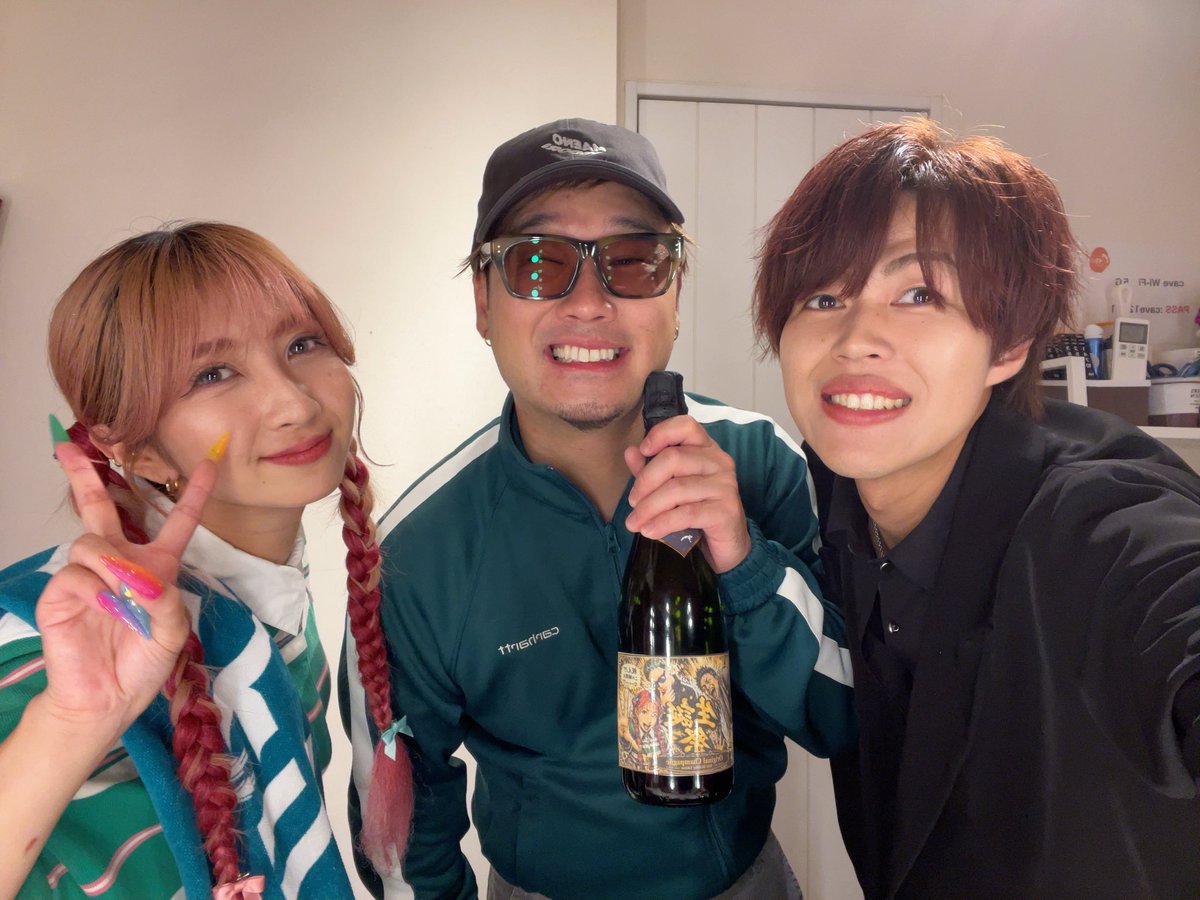 k_takeuchi0328's tweet photo. Cave Music Museum 
~なかじ・マエノミドリYUTA共同生誕祭~

ご来場、ご視聴ありがとうございました🙇‍♂️
なかじさん&amp;YUTAくん改めておめでとうございます🎊👏🏼

年齢が一緒と発覚したのでマエミドさんと急接近させて頂いております😁

そしてフード&amp;ドリンクの差し入れもありがとうございました😆 https://t.co/GkWRRHKakf