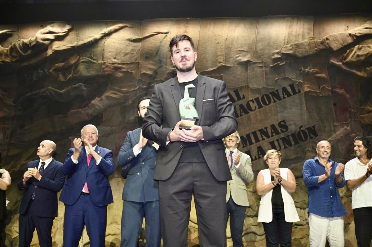 festcanteminas's tweet photo. ¡El Bordón se queda en La Unión!

El guitarrista unionense Pablo Barrionuevo se alza con el ‘Bordón Minero’ 2026 del Festival Internacional del Cante de las Minas.

Un premio que vuelve a manos de un guitarrista de La Unión 37 años después, desde que Antonio Muñoz Fernández https://t.co/P7YpnH6bKp