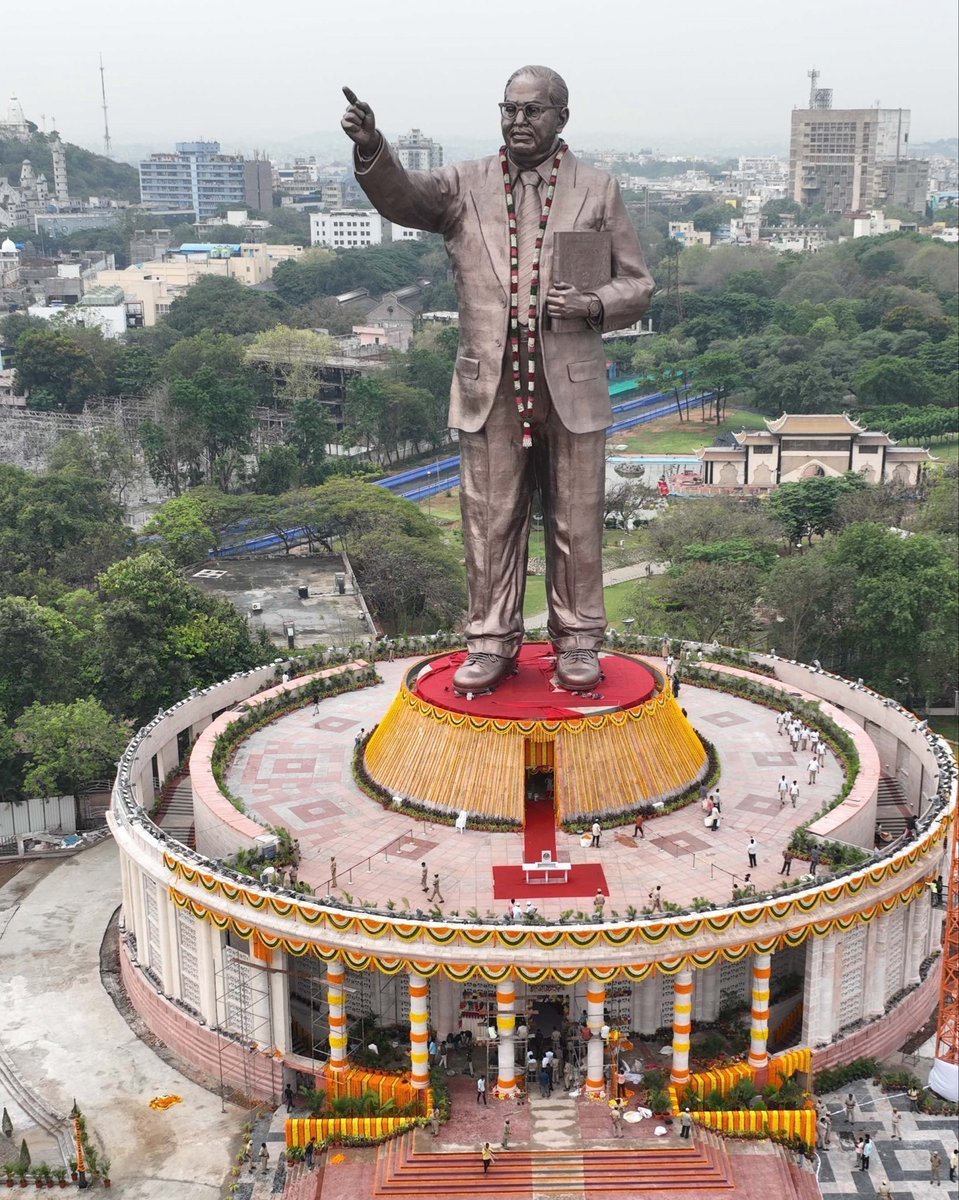 VarahaWarrior's tweet photo. 400 Crore                       No money 💔
For Statue.                      For School's .

Priority is clear...😞 https://t.co/0aw2cBkn2G