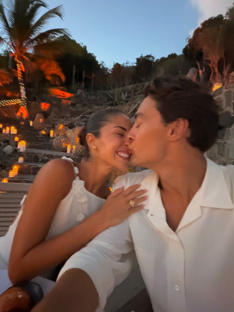 GeorgeRussell63's tweet photo. 💍🤍 https://t.co/UtSm1rQBL6