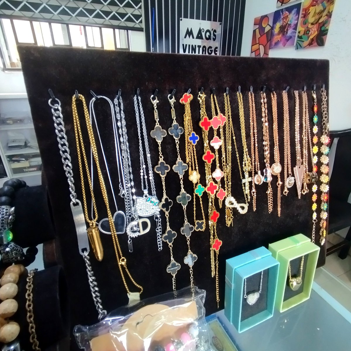 MAQsVintageShop's tweet photo. Plain Coloured Tshirts, Hoodies ✅
Bracelets x Bangles ✅
Necklaces x Gothic Necklaces ✅
@MAQsVintageShop Gat you..... 
📞 08140362185
📍 Portharcourt
Nationwide delivery

Please Retweet https://t.co/1PpXKvq8IV