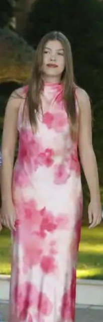 Cinthilindi's tweet photo. @albammmedina
@Expulsado33 
Segundo vestido que le veo en estos días que recuerda a una gran tela ensangrentada. https://t.co/r7JbED9jcF
