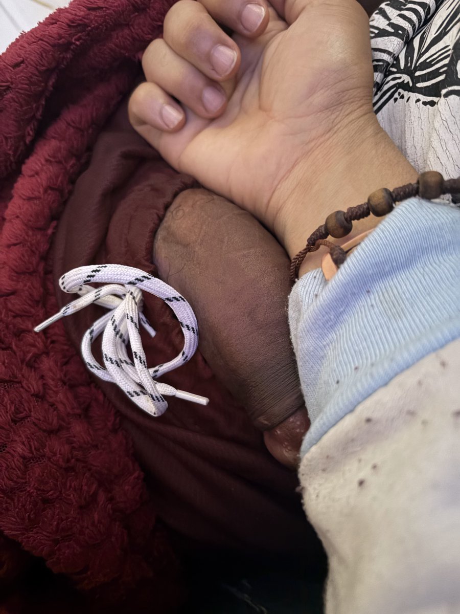 TeletrabajoAuto's tweet photo. Cosas que amo de mi bro, es del grueso de mi muñeca y deja sola a su novia para dormir conmigo !!! @EventosGayMed @EventosGayCo @EventosGayBOG https://t.co/xANLhXiwNV