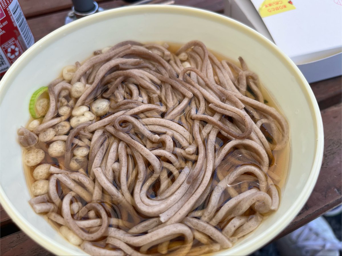 3nannbooo's tweet photo. 栃木県のとある山道通るとある
レトロ自販機コーナー

そばととんこつラーメン

そばの方をおすすめしたいw
でもラーメンは具があるのでちょっとびっくりした！ https://t.co/NCnFbivrMa