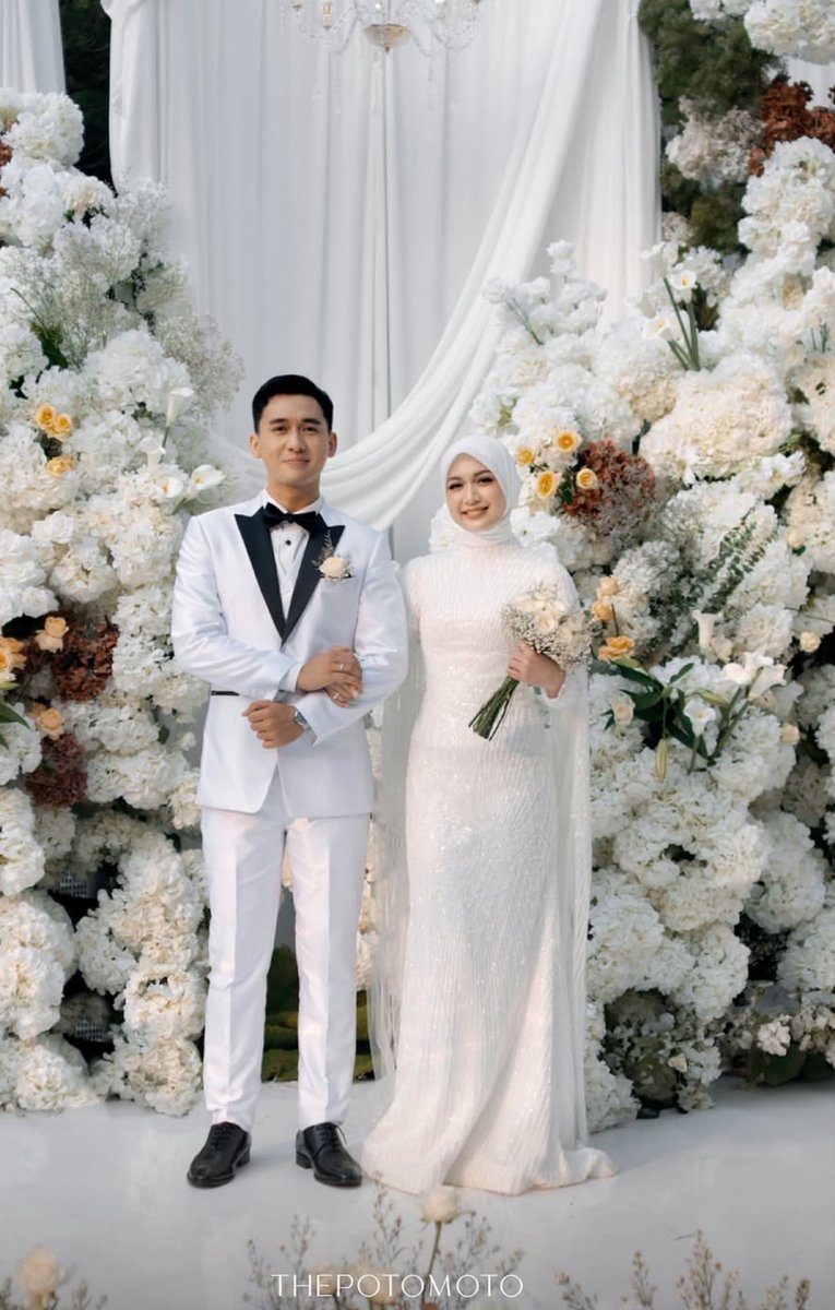 insidefolkative's tweet photo. Dea Annisa (Dea Imut) resmi menikah pada hari ini dengan sang suami 🤍 https://t.co/u5zRwKy3lZ