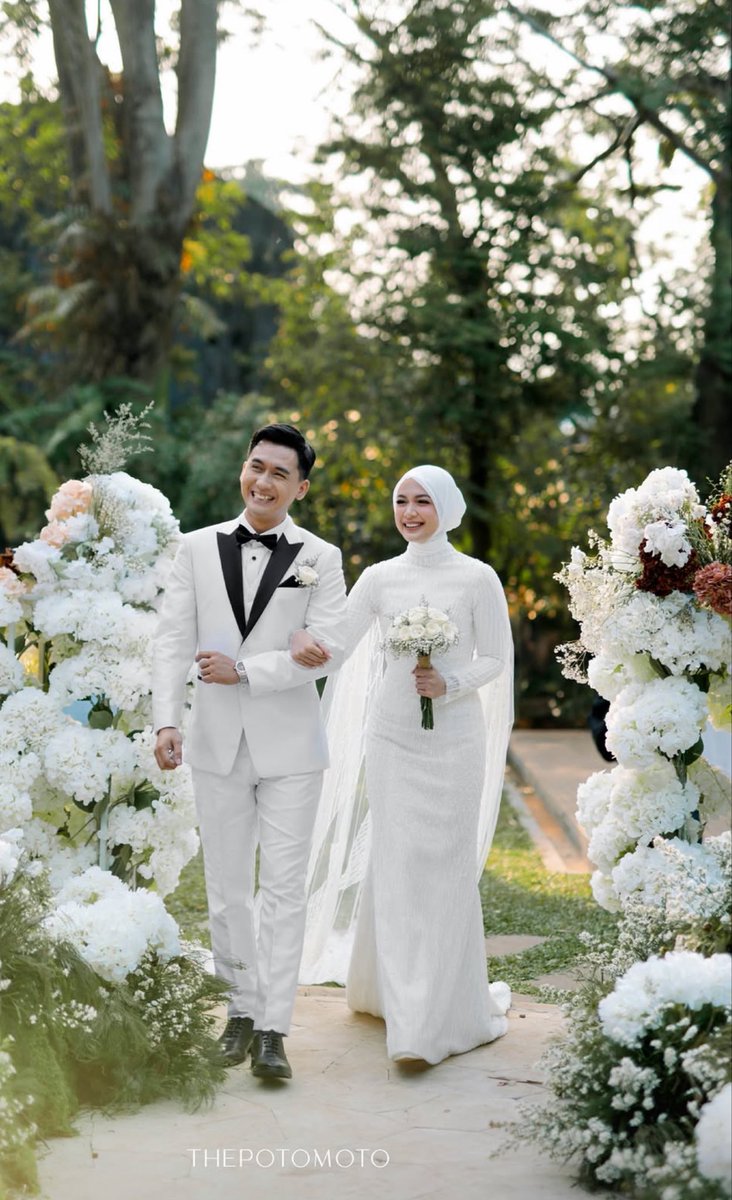insidefolkative's tweet photo. Dea Annisa (Dea Imut) resmi menikah pada hari ini dengan sang suami 🤍 https://t.co/u5zRwKy3lZ