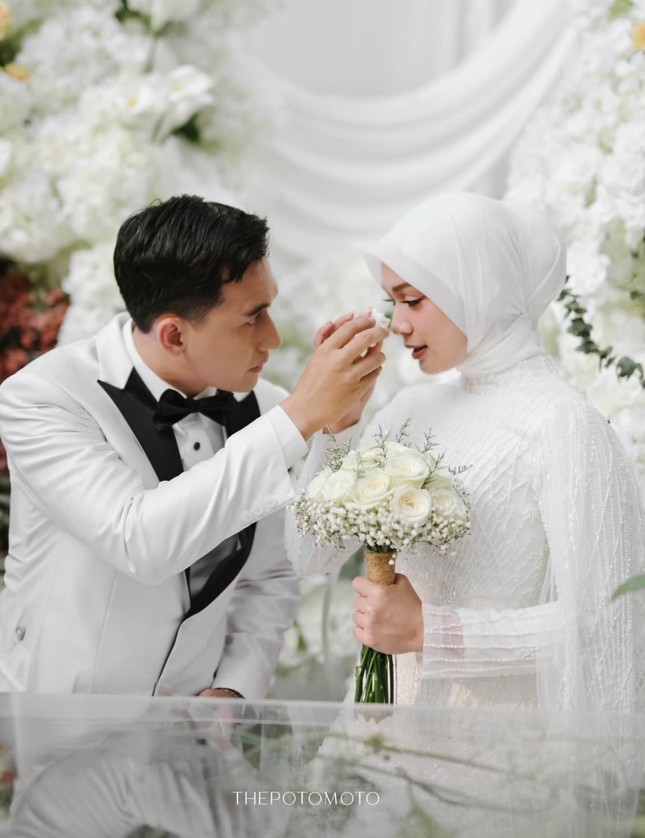 insidefolkative's tweet photo. Dea Annisa (Dea Imut) resmi menikah pada hari ini dengan sang suami 🤍 https://t.co/u5zRwKy3lZ