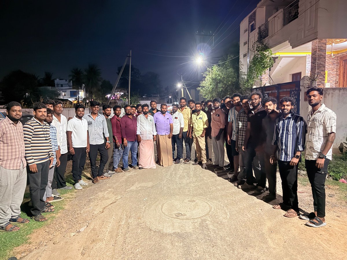 Cuddalore_OSFC's tweet photo. கடலூர் கிழக்கு மாவட்டம் சூர்யா சூர்யா நற்பணி இயக்கம் சார்பாக #VishwanathAndSons படம் தொடர்பான ஆலயோசனை கூட்டம் நடைபெற்றது
@Suriya_offl | @Suriya_AISFC
@Hari_Socialist
@CuddaloreSFC . https://t.co/A0Quujq3ha