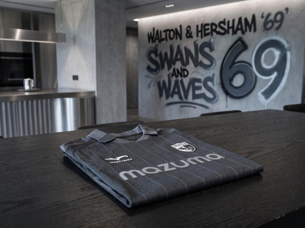 Gibbboooo_'s tweet photo. 🎨 ⚽ | @waltonhershamfc X #jerseybird | "Swans &amp; Waves - The '69'" Third Kit | RGB Grey - 69 69 69 | Pays homage to the famous graffiti of W&amp;H | #KitConcept #Football #VNLS #EFL https://t.co/sjYdR2W8O0