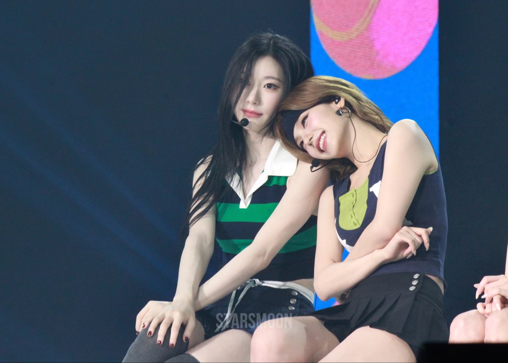 YcStarsmoon's tweet photo. 260809 5th Fan Meeting
-
#ITZY #있지 #YEJI #예지 #CHAERYEONG #채령 #령지곤지 https://t.co/xvQcxzTq3F