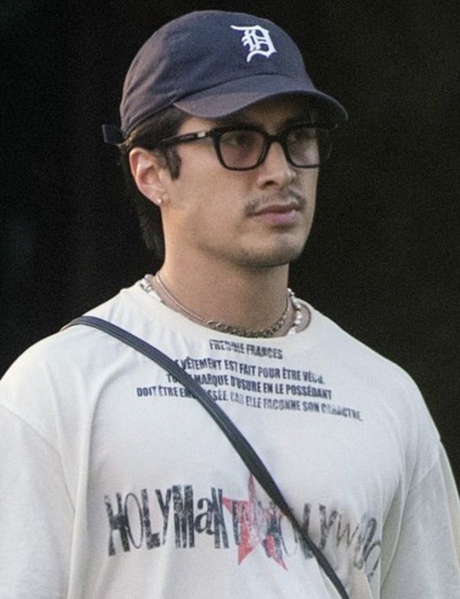 gnshanegnilya's tweet photo. hottest man i’ve ever ever ever seen https://t.co/WQxjEtLWDw