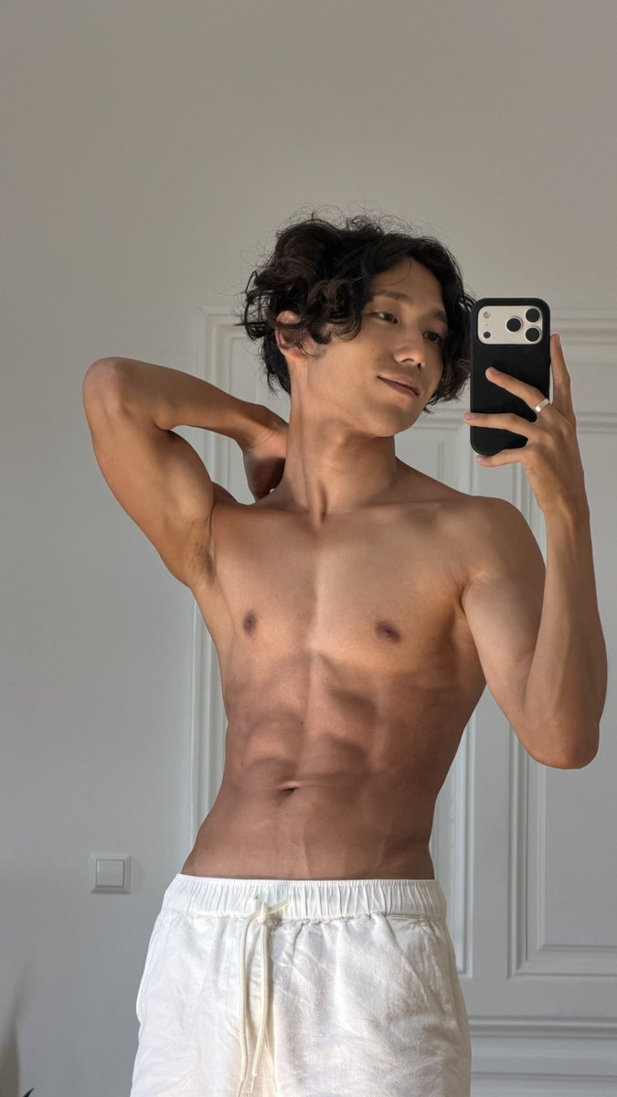 dexkimlife's tweet photo. Mirror mirror on the wall https://t.co/14zysmJQbo