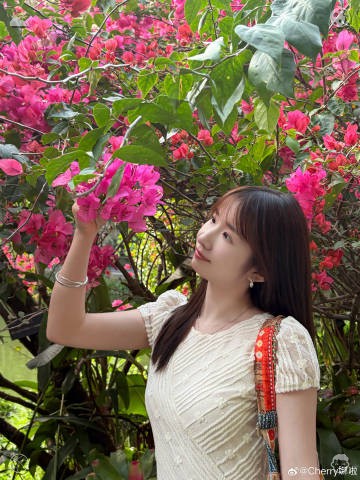 cocopieuwu's tweet photo. With the passage of time, Elara and Kai welcomed a daughter into the world, naming her Lilias as a tribute to the one who had set everything in motion. Young Lilias was raised amidst the garden, mastering the art of trimming blooms, tending to the koi, and absorbing the tales of https://t.co/xCnD8IRGcG