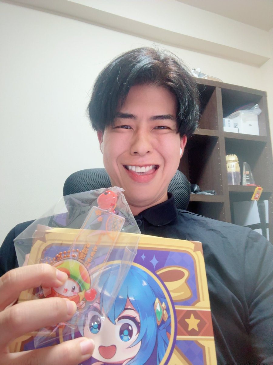 taka31584's tweet photo. ⚡️緊急プレゼント企画開催⚡️

みんなの「いいね」で景品が豪華になるぞ🔥

🔥生配信いいね【100】達成
→ ランプ女神像フィギュア＆風鈴 × 1名様

🔥生配信いいね【300】達成
→ 🎮PS5 Pro × 1名様

つまり……
300いいねまで行けば【両方プレゼント】🎁

【参加方法】
① このポストをいいね❤️
② このポストをリポスト♻️
③ 生配信に来て「いいね」👍

300いいね、いけるよな？？？

PS5 Pro欲しいやつ、
全員集合だあああああ🔥🔥🔥

https://t.co/ao6caKovGp

#キノコ伝説