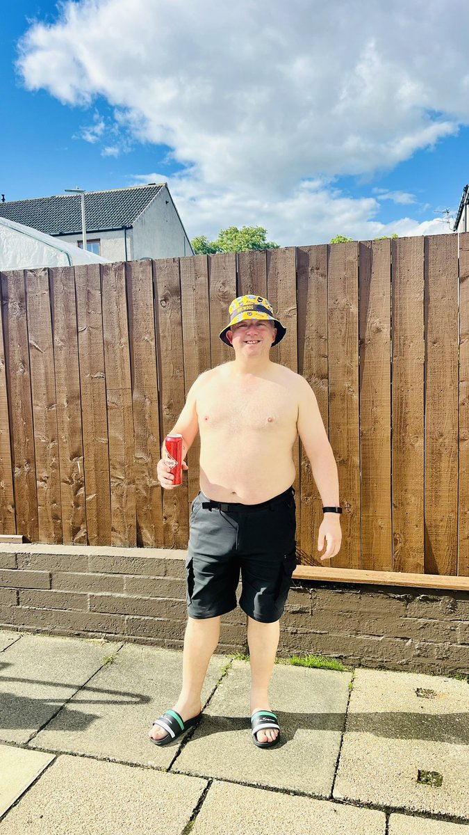 watterloony's tweet photo. Blink of sun up in the Shedds, so had to go TAPS AFF and get the Dad-bod out! Hope it doesnβt put you off your supper!
#tapsaff #dadbod #chubbyteuchter https://t.co/hbs4ViohPD