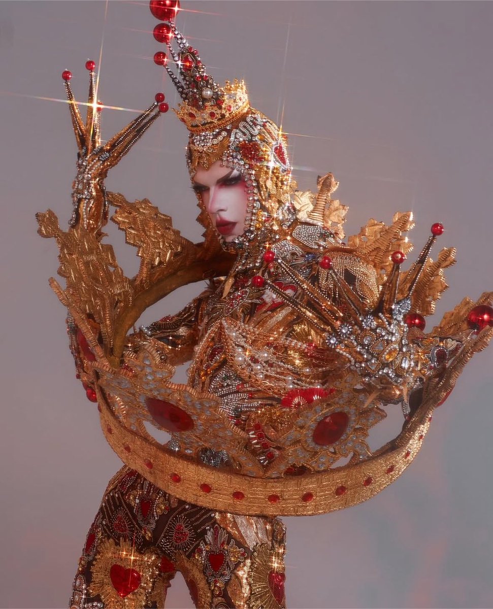 joelxver's tweet photo. This is the best non-televised look, Utica not saving this for a future All Stars is insane.

#DragRace https://t.co/agJ6nYKeqd