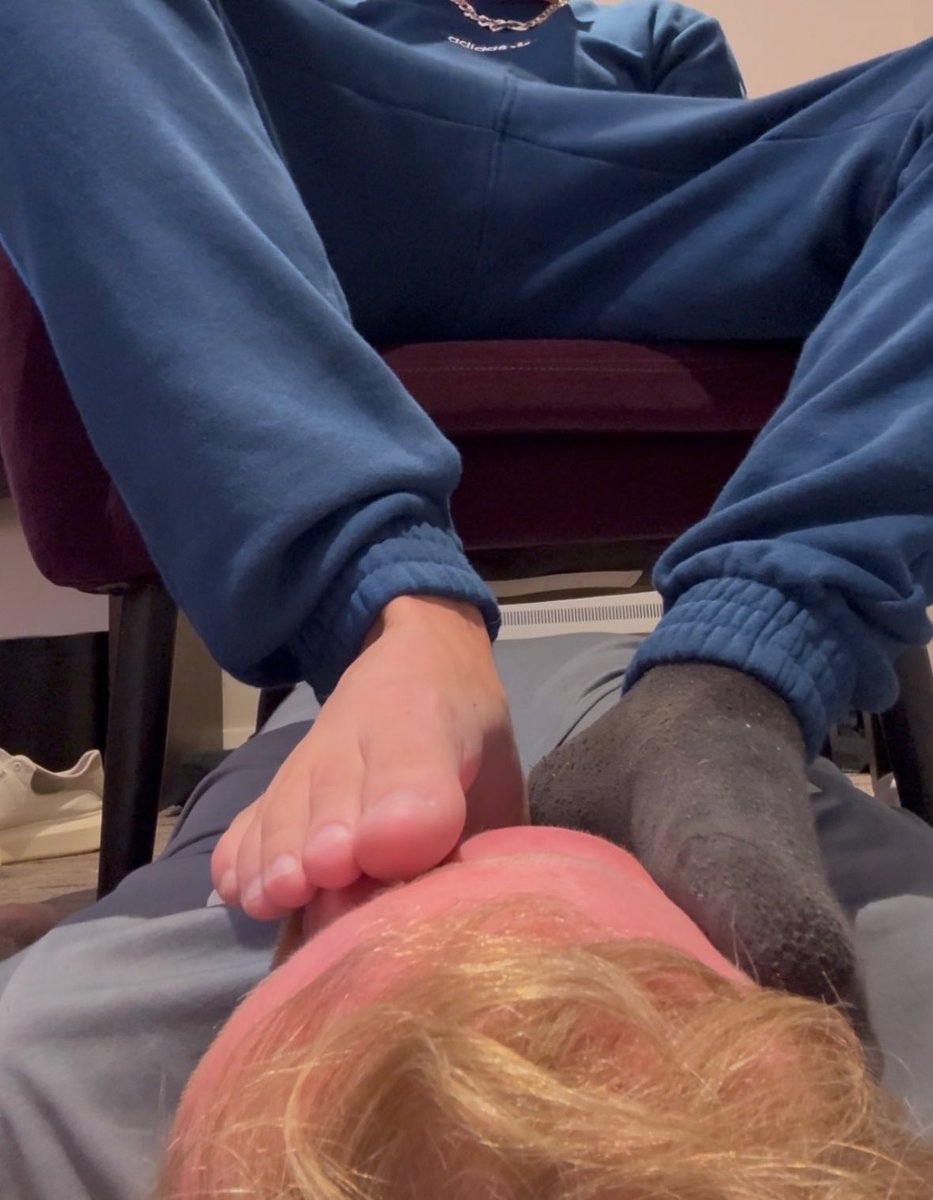 MasterMaxWorld's tweet photo. I do love a foot stool 🦶 my pretty toes and soft smooth soles pressing on noses and mouths while I chill tf out 🤤 and then when they can’t resist no more I feel tongues slide on in between my toes. https://t.co/7szAGY06CR
