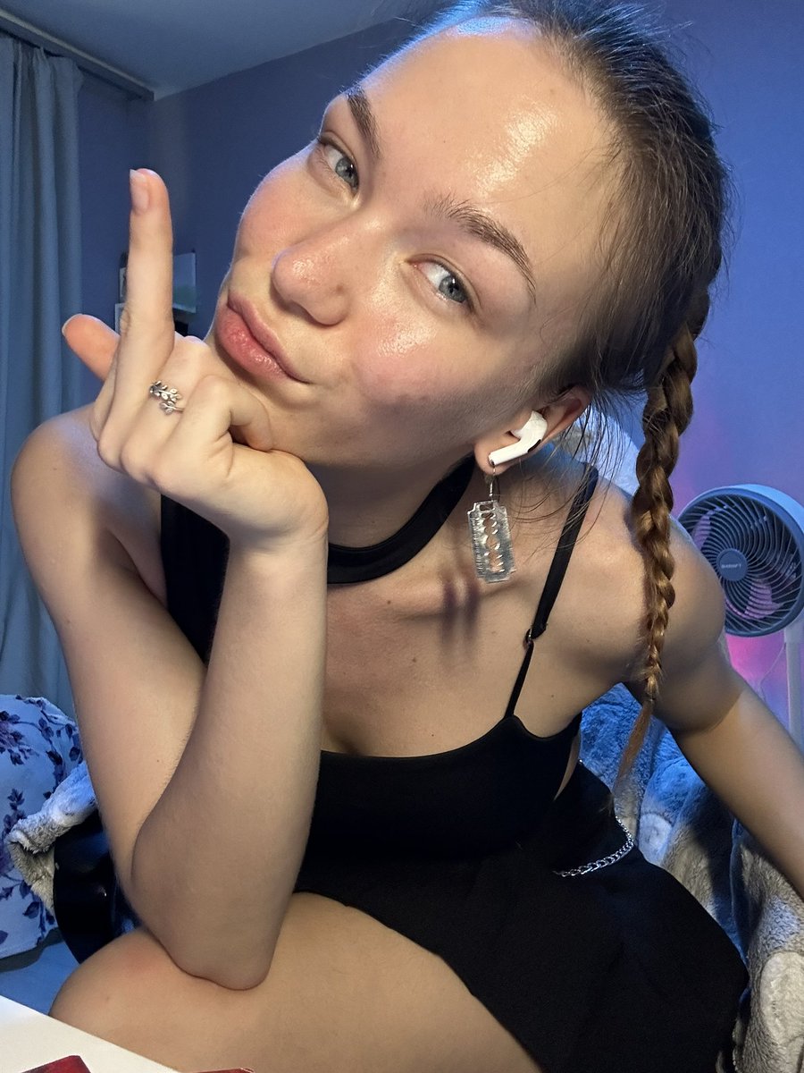 DiviNattaTTV's tweet photo. I want to stream so badly 😭😭😭😭😭😭😭😭😭😭 like to drain you🤩 https://t.co/fgMcjxJuiu