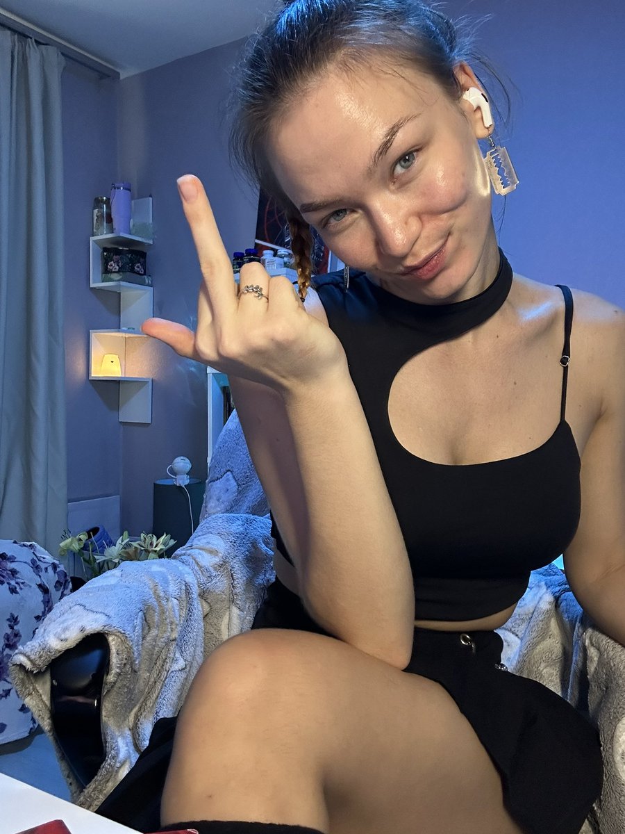DiviNattaTTV's tweet photo. I want to stream so badly 😭😭😭😭😭😭😭😭😭😭 like to drain you🤩 https://t.co/fgMcjxJuiu