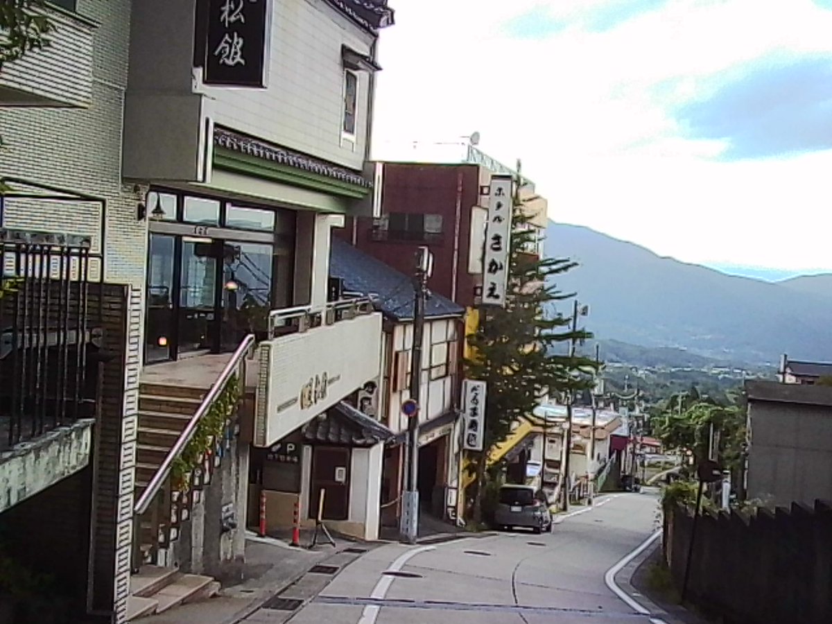 nir_dosh_'s tweet photo. CHARMERAが小さすぎるせいか大体シャッター押した瞬間右に傾いてしまったのが悔やまれる https://t.co/yoDZsVzK3P
