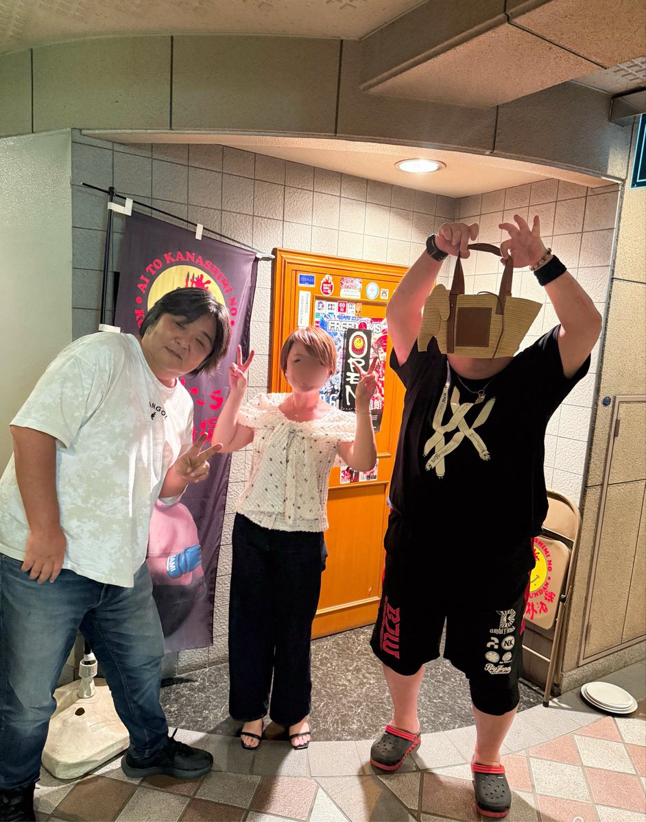 a88kko's tweet photo. 祝50歳！アブ小選手！
祝アブ小酒場5周年！鈴木さん！
だいぶ遅くなっちゃったけどおめでとうございます😊
#アブ小酒場 https://t.co/KvS0IvLHHa