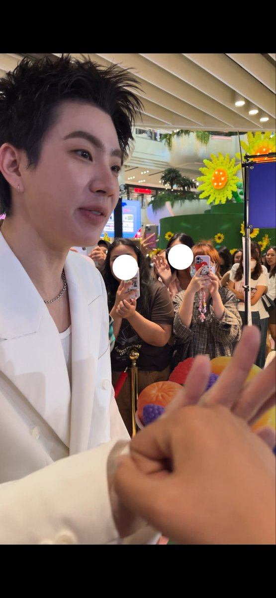 RTYST_M's tweet photo. มีกำลังใจฝึกงานละฮะ อยุมาหกปีกว่าหนุพึ่งกล้าพูดกล้าชนมือ สั่นม้ากคุณพี๊ เลิฟๆ🤟🏻😭
@AtthaphanP @off_tumcial  💚💚✨🤏🏻 https://t.co/ND31tZICVX