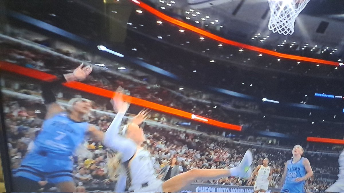 wareship2000's tweet photo. @_girltalk Saw It In #RealTime #IndianaFever #ChicagoSky #Flagrantfoul2 #FoSho #SophieCunningham Took It Like A #Champ #MuchRespect https://t.co/Aad0ahIBlM