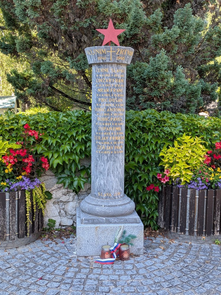Stbslam's tweet photo. @SabrinaHaessler @MonuMorts #2GM Toujours via @SabrinaHaessler, le monument aux morts de Kranjska Gora en Slovénie. https://t.co/Bi6e6RlimI