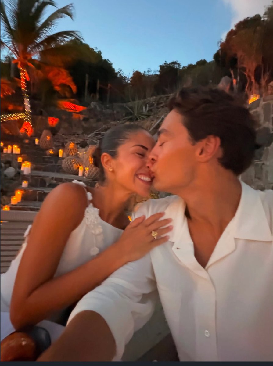 yuve36's tweet photo. GEORGE Y CARMEN COMPROMETIDOS😭😭 https://t.co/97aKZrcF0J