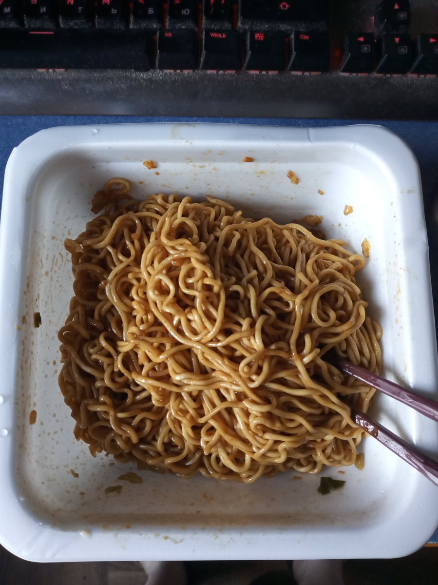 zhankolp's tweet photo. An awesome instant yakisoba I ate in Japan! It was simultaneously the cheapest and the tastiest. It's buyable in oriental food shops in Saint-Petersburg. https://t.co/v8KDVqkSKe