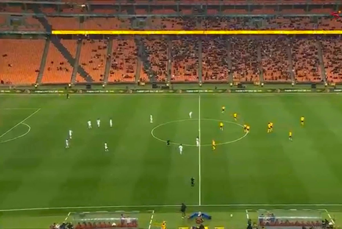 SiaKolan203's tweet photo. Yaze ya sold out FNB stadium bo🥹🙌🔥🔥 https://t.co/n3QIdk7NV9