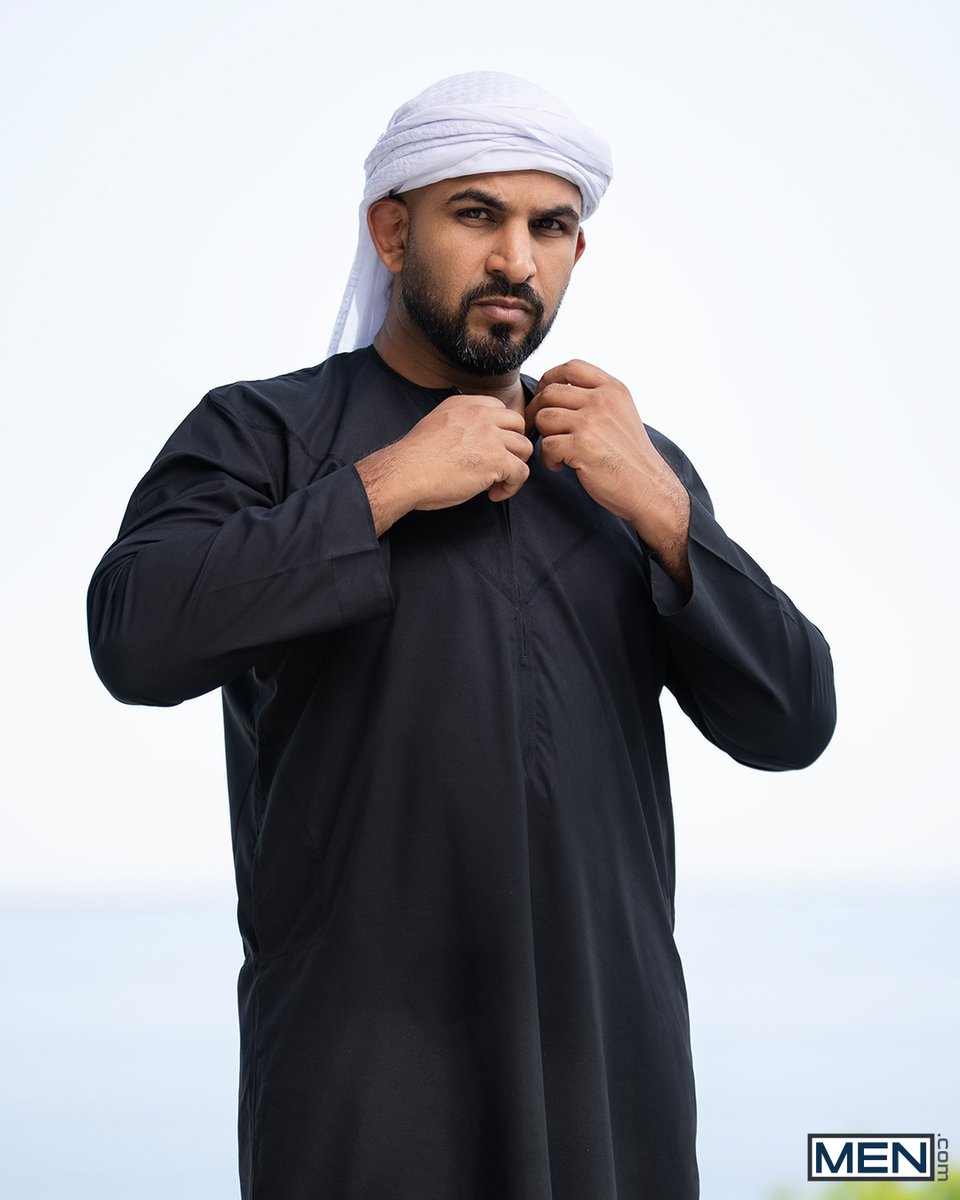 Men's tweet photo. Before Jafar buys the house, he needs to feel what it's like to get his dick worshipped in every room. 🍆🏠

@JafarXXXX @DeepVoiceX https://t.co/gQvGAW1UiJ