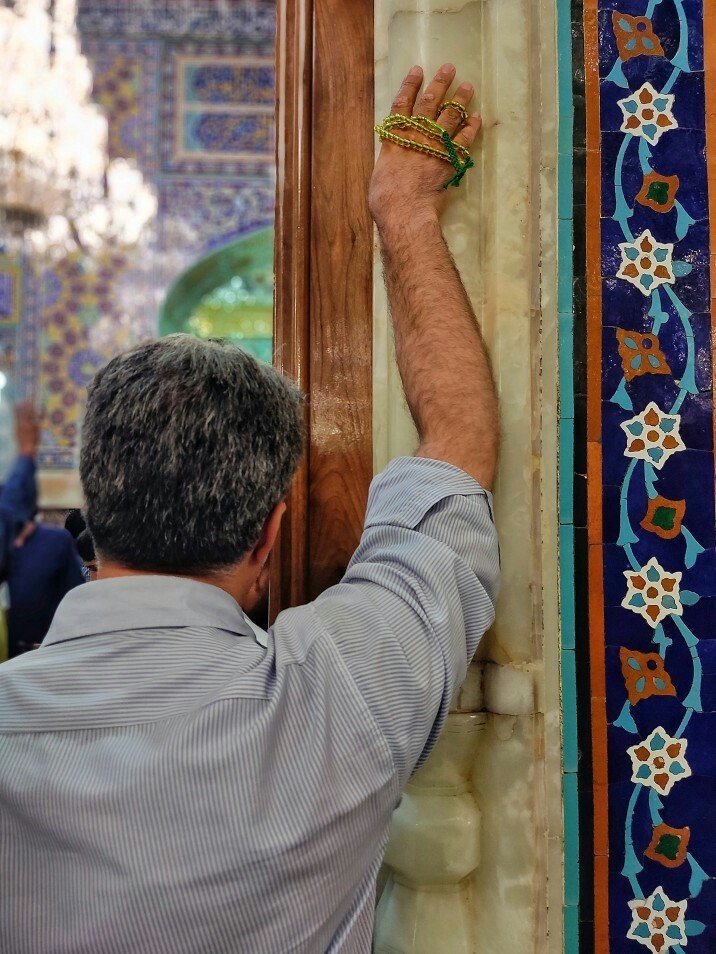 SimaKhodadadi's tweet photo. یکی با پای خسته می‌آید،
یکی با دل شکسته...
اما همه یک مقصد دارند:
حرمِ امام رضا(ع) ❤️‍🩹
#ایران_امام_رضا https://t.co/pSdCSXgbqH