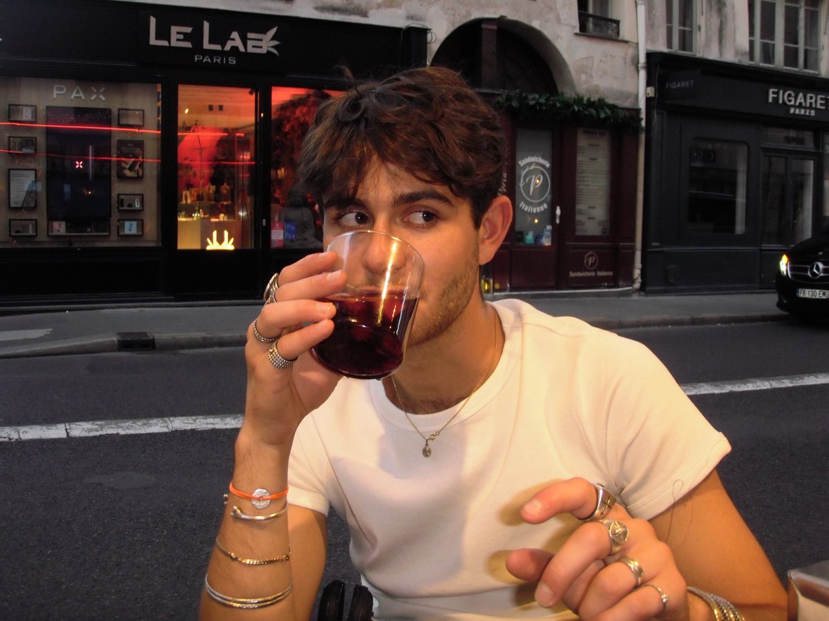 Enmanquedeclope's tweet photo. Old pics… j’en ai pas fait cette semaine 
#LGBTQIAFutureIsQueer https://t.co/K1MwEpIxWE