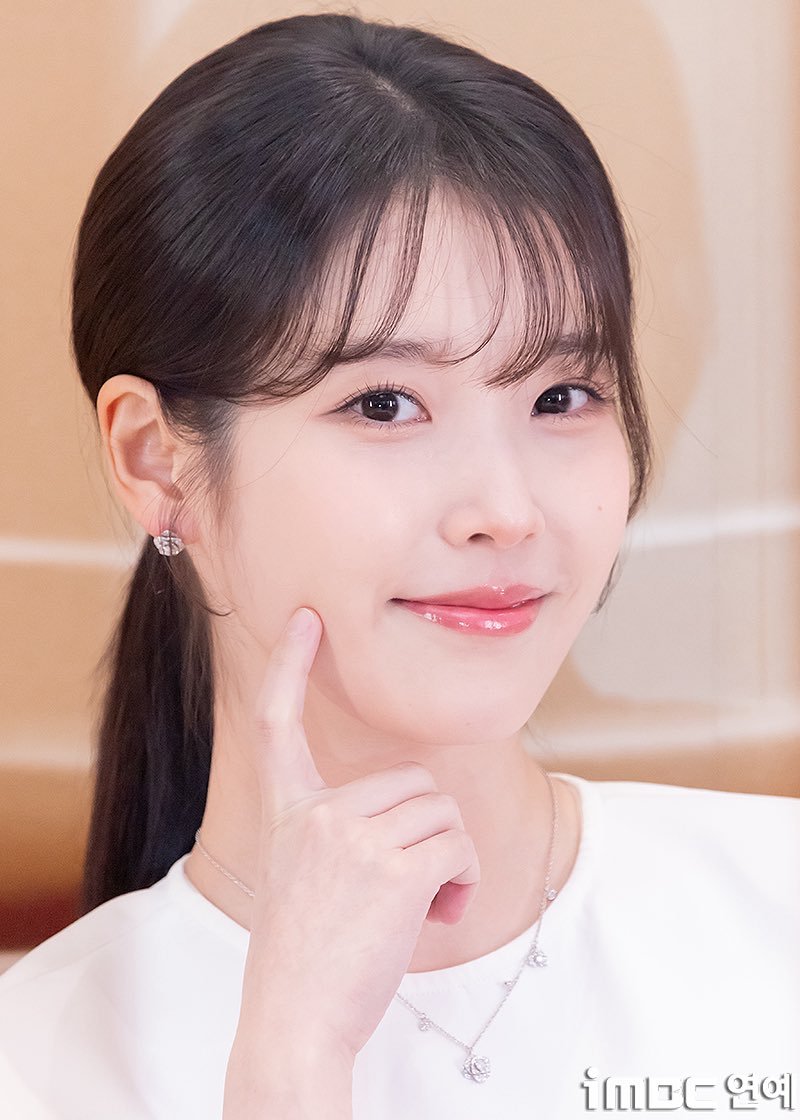 miraliyana's tweet photo. My main motivation for iMBC award is because their press photos of IU always so pretty haha 🥰 (ok, not always but most of them are 😆) https://t.co/yZAOqwCpoV