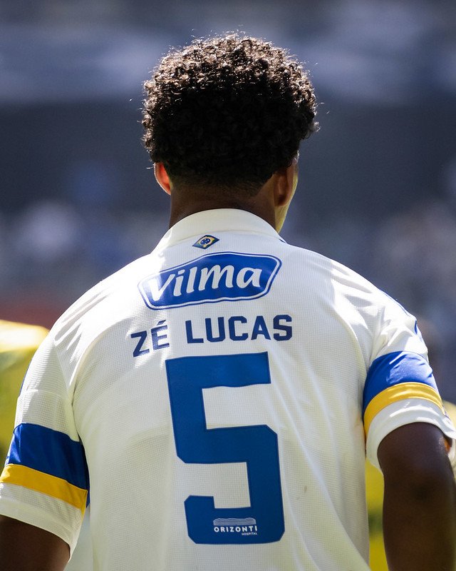 cec_informs_'s tweet photo. Demorou, mas chegou. QUE ESTRÉIA desse garoto! Uma personalidade absurda, sofreu falta pra caramba, frieza pra sair jogando, esse aqui é geracional.

No segundo tempo cansou até pela falta de ritmo, mas o primeiro tempo foi de melhor em campo pelo Cruzeiro. Zé Lucas é bom DEMAIS! https://t.co/nx5e6TM75p