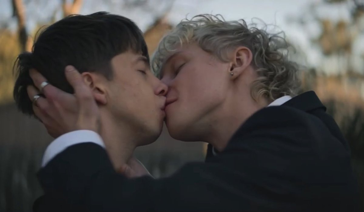naimberrys's tweet photo. His smug smile into the kiss jesus christ https://t.co/1DcjPyUp4a