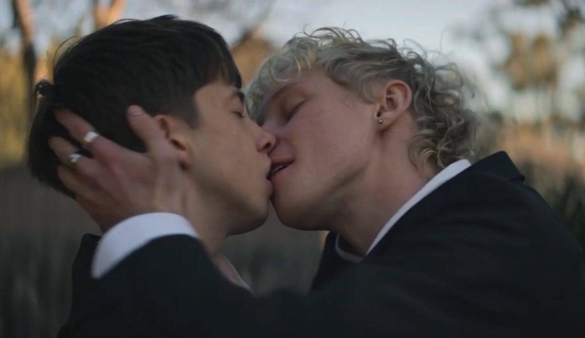 naimberrys's tweet photo. His smug smile into the kiss jesus christ https://t.co/1DcjPyUp4a