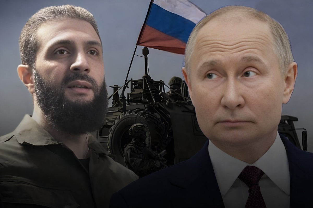 kalterkrieg2's tweet photo. Increíble, aunque, sinceramente, no te pilla de sorpresa. Las bases militares rusas en Siria, ubicadas en las ciudades de Tartús (desde 1973, con la URSS) y Hmeimim (desde 2015), que fueron utilizadas para combatir a los terroristas islamistas patrocinados por Occidente, ahora pierden su carácter de instalaciones militares para ser utilizadas como centro de entrenamiento conjunto con esas mismas fuerzas terroristas de Al-Julani (integradas en un "ejército" compuesto básicamente de los retales criminales de ISIS-AlNusra-AlQaeda), según un memorando de entendimiento con Rusia.

Rusia, recordemos, acordó con Al-Julani dar vía libre a los terroristas de Al-Qaeda hacia Damasco el 8 de diciembre de 2024 y, desde entonces, Putin ha estado negociando con los terroristas de Al-Qaeda la rendición y entrega de sus bases, como así ha sucedido (ha cedido al régimen yihadista el aeropuerto de Hmeimim y el cuarto muelle comercial del puerto de Tartus). 

En definitiva, el carnicero Al-Julani será el que controle efectivamente unas bases que antes sirvieron para combatirle a él y a sus secuaces criminales. No hay que olvidar que la infame portavoz del Ministerio de Asuntos Exteriores ruso, Maria Zakharova, elogió en junio de este año "el desarrollo de las relaciones entre ambos países, incluyendo todos los aspectos de cooperación, y cuestiones relacionadas con la presencia militar rusa en Siria."

Ahora, la pregunta que surge es: ¿qué interés tiene Rusia en preservar sus bases militares en un país controlado a todos los efectos por EE.UU., Israel, Reino Unido y Turquía? ¿Qué interés tiene Rusia en entrenar a fuerzas criminales que antes fueron adiestradas y armadas por Occidente? ¿Qué acuerdos secretos hay entre bambalinas? ¿También tiene Rusia intereses conjuntos con los estadounidenses, británicos y sionistas? 

Mientras tanto, los terroristas sanguinarios de ayer, hoy vestidos de traje y corbata, siguen perpetrando masacres contra los sirios ante la total indiferencia de Occidente y la propia Rusia, que mantiene secuestrado a Bashar al-Assad en Moscú o vete a saber dónde.