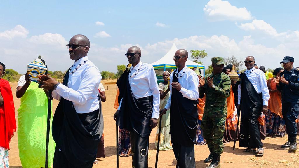 NdegoSectorK's tweet photo. Kuwa 7/8/2026 mu murenge @NdegoSectorK  mu birori byo kwizihiza UMUGANURA twifatanije na bwana @higirojuless umuyobozi w'agateganyo wugirije wa @KayonzaDistrict @RwandaEast mukwishimira umusaruro wabonetse muri uyu mwaka. https://t.co/aSDXSwbkHs