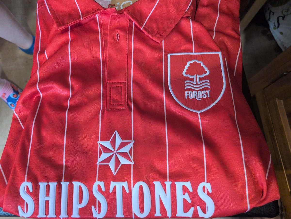 adamstraw32's tweet photo. Went to Nottingham and bought a retro @NFFC shirt and got this legend @StanCollymore on the back https://t.co/jGb1kAFNlM