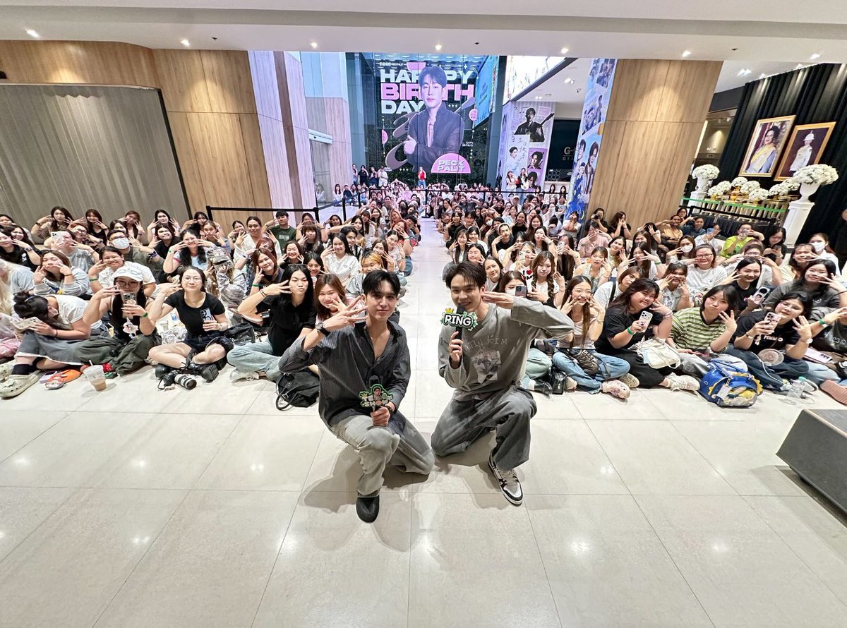 PKrittanun's tweet photo. ขอบคุณทุกคนที่มาหาวันนี้นะครับ ดีใจมากๆที่ได้เจอทุกคน ขอบคุณที่มาสร้างรอยยิ้มให้กันและกันนะ วันนี้มีความสุขไหม มานั่งรอพวกผมนานไหมครับ คิดถึงทุกคนนะ อยากเจอกันเเบบนี้บ่อยๆเลยอยู่ด้วยกันไปนานๆเลยนะครับ จับมือกันเเน่นๆเเล้วเติบโตไปพร้อมกันนะ รักที่สุดครับ❤️#MatchPointSeriesEP3 https://t.co/WaUbTHvtRi