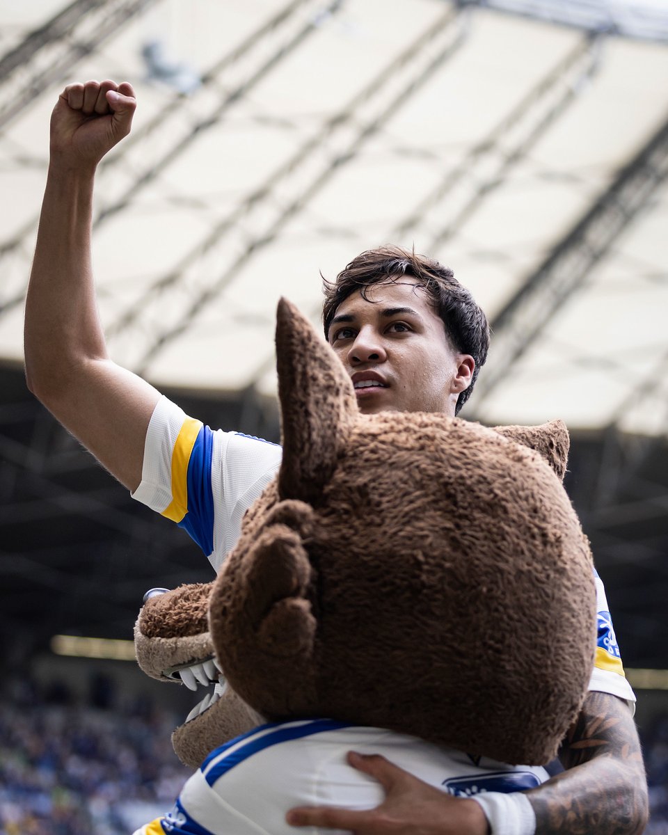 DoentesPFutebol's tweet photo. O Mineirão recebeu cerca de 57.850 pessoas para ver o Cruzeiro vencer o Mirassol!🦊

Uma vitória raçuda, que leva a Raposa ao 5º lugar do Brasileirão, de olho no G4. Teve gol do zagueiro João Marcelo, do artilheiro Kaio Jorge e do estreante Wesley. Uma festa para a China Azul!

O Mirassol, que viu Reinado marcar de pênalti, segue fora da zona de rebaixamento. 

Cruzeiro 3x1 Mirassol

📸 Gustavo Aleixo