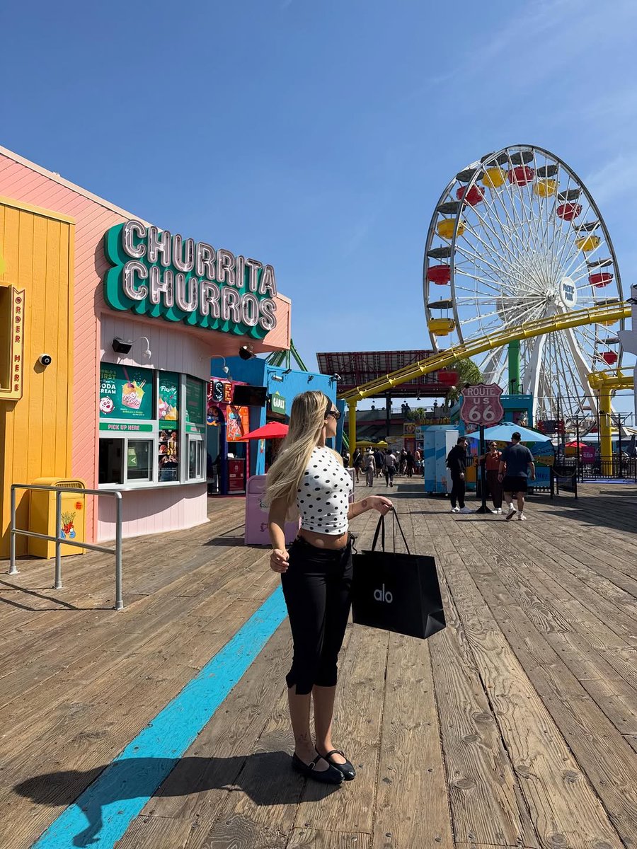 noemipiunti5i3m's tweet photo. hi Santa Monica🎡🎢🎠✨ https://t.co/kT8UDOjhuR
