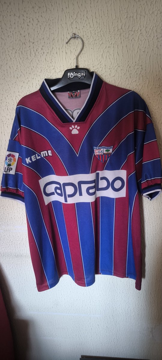 CamiExtremadura's tweet photo. CF Extremadura
1998-1999 local
24 - Antonio Esposito https://t.co/P4FMmokUVB