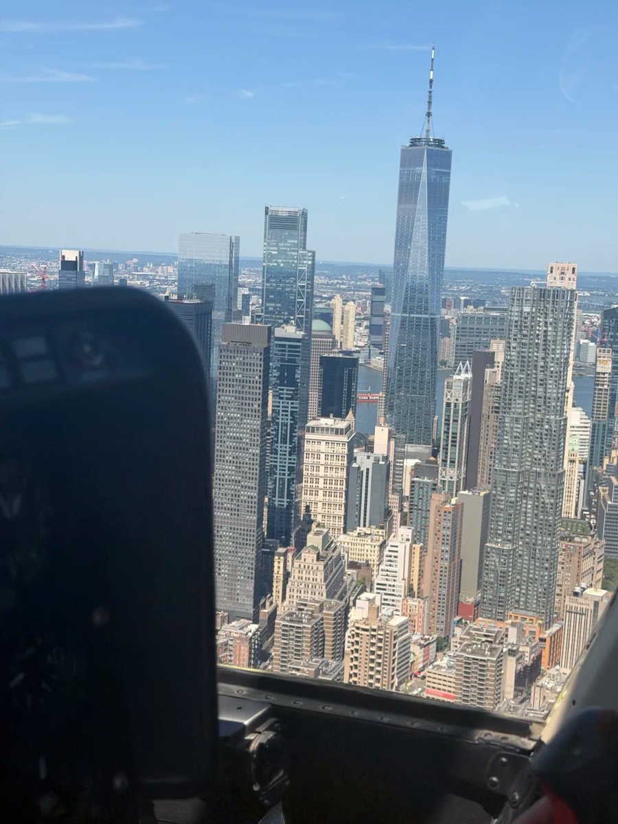 Jluckbvb's tweet photo. Enjoying the feeling of being high above the ground, letting my mind completely relax https://t.co/QDzWQdmLfz