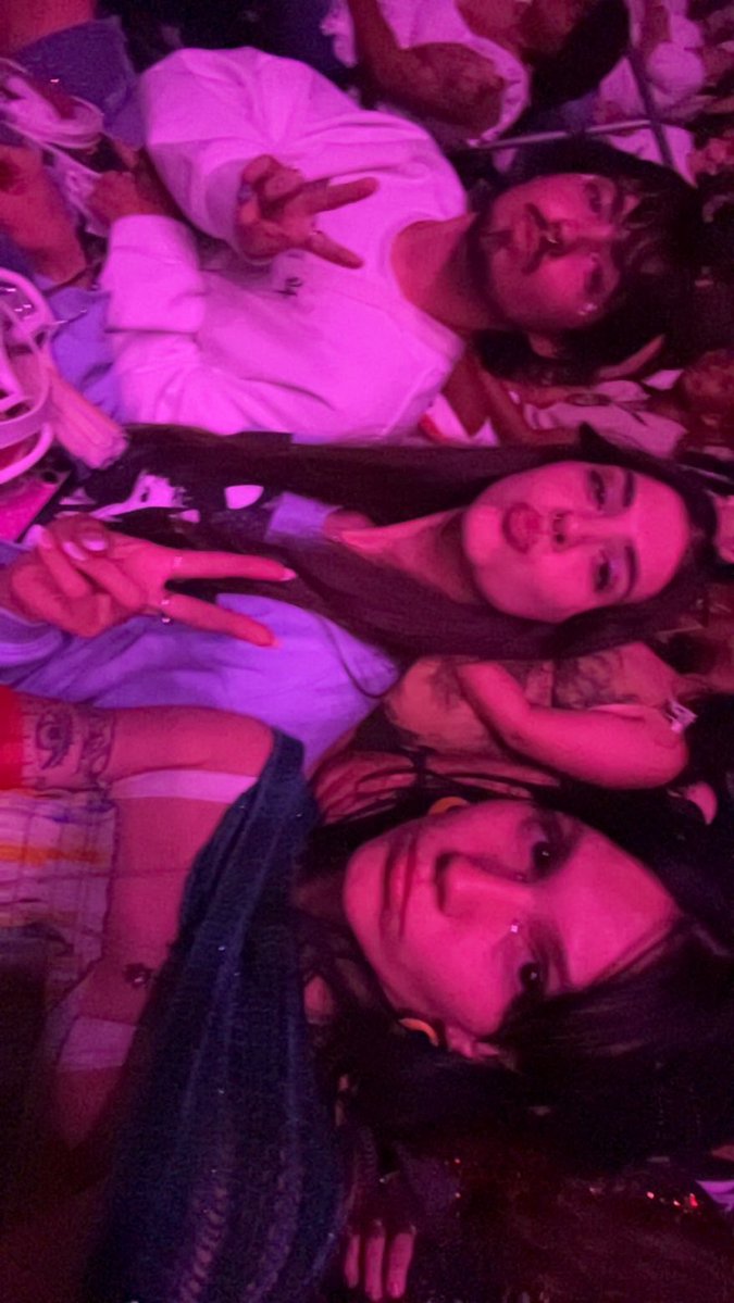 jaycxee3's tweet photo. ugh thinking ab tour every second of everyday.  im not even joking EVERY SECOND OF EVERY DAY https://t.co/j0cehKQ0uY