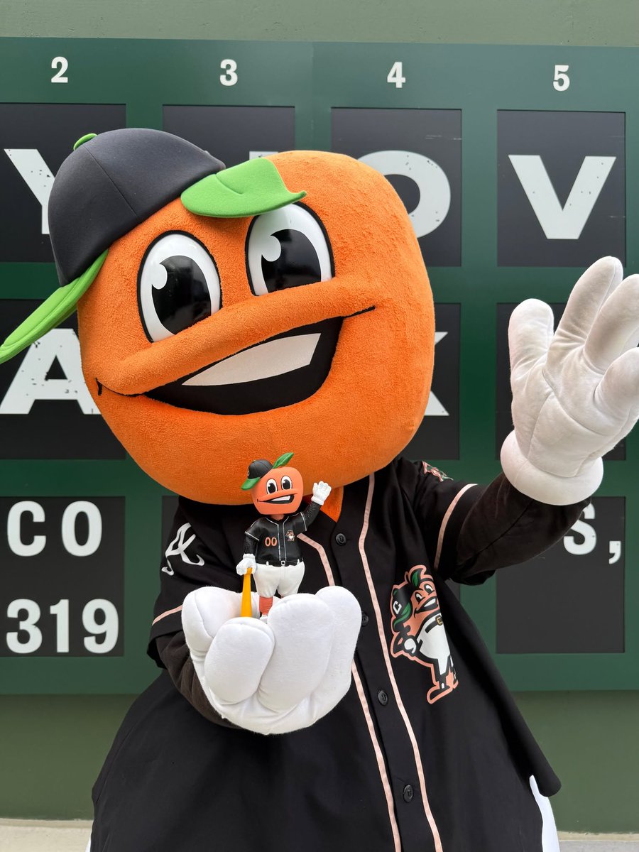 GoClingstones's tweet photo. Hi Fuzzy here 👋 I want to give you all the chance to win a bobblehead of 𝙈𝙀!!

Just repost and like &amp; I'll pick by this Tuesday 🤭 https://t.co/F9ePLAsgXv