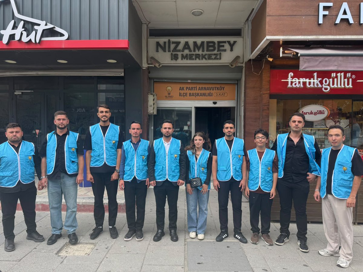 akgncarnavutkoy's tweet photo. AK Parti Arnavutköy Gençlik Kolları olarak, ilçemizin Kapalı Pazarı’nda açtığımız standımızla vatandaşlarımız ve pazar esnafımızla bir araya geldik.

Esnafımızın talep ve beklentilerini dinleyerek dertlerine ortak olduk, vatandaşlarımızla hasbihal ettik. Her zaman sahada, milletimizin yanında ve esnafımızla iç içe olmaya devam ediyoruz.

Rabbim tüm esnafımıza hayırlı ve bereketli kazançlar nasip etsin. 🤝
